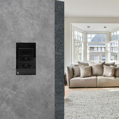 Imagem de Tomada Tripla Novadigital Frontal em Vidro Temperado para 10 e 20 Amper Bivolt (Preta)