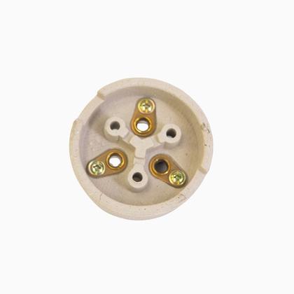 Imagem de Tomada Tripolar de Sobrepor 3x20A em Porcelana para Instalações Elétricas