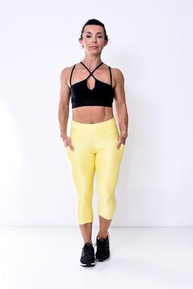 Imagem de Top com bojo fitness preto decote v