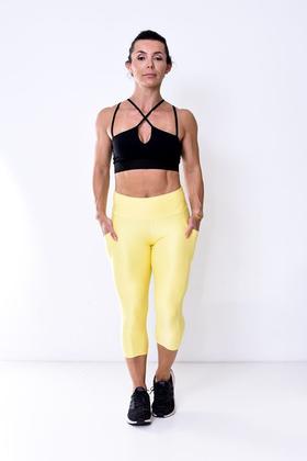 Imagem de Top com bojo fitness preto decote v