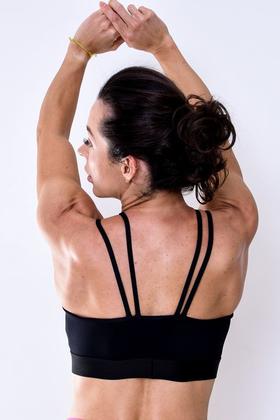 Imagem de Top com bojo fitness preto decote v