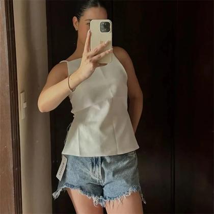 Top Cropped Preto Sem Mangas e Costas Nuas - Sexy para Festa e Verão Imagem de Top Cropped Preto Sem Mangas e Costas Nuas - Sexy para Festa e Verão