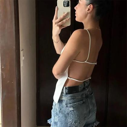 Top Cropped Preto Sem Mangas e Costas Nuas - Sexy para Festa e Verão Imagem de Top Cropped Preto Sem Mangas e Costas Nuas - Sexy para Festa e Verão