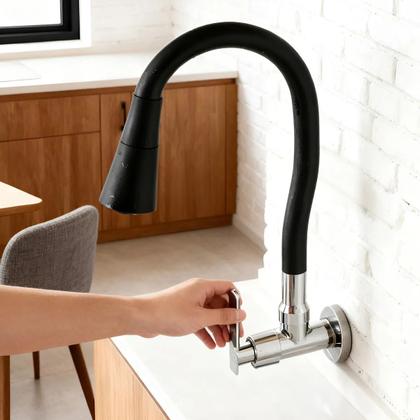 Imagem de Torneira de Cozinha de Parede Preta Design Flexível Acabamento Fosco para Decoração Moderna