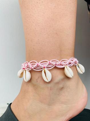 Imagem de Tornozeleiras de macramê colorido com Búzios Verdadeiros