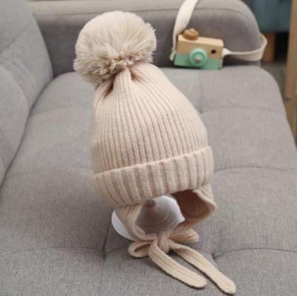 Imagem de Touca De Lã Infantil Tapa Orelha Lisa Com Pompom Quentinha