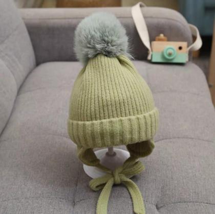 Imagem de Touca De Lã Infantil Tapa Orelha Lisa Com Pompom Quentinha