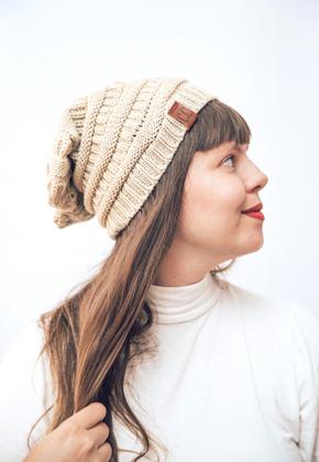 Imagem de Touca Gorro Caído em Tricô de Lã Modelo Feminino Clássico