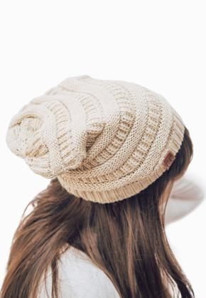 Imagem de Touca Gorro Caído em Tricô de Lã Modelo Feminino Clássico