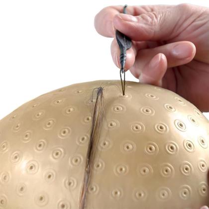 Imagem de Touca para Luzes Mechas Reflexos Branca Siliconada Profissional Atenas 680 Furos Dompel