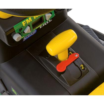 Imagem de Trator elétrico John Deere Ground Force 12V com carretinha