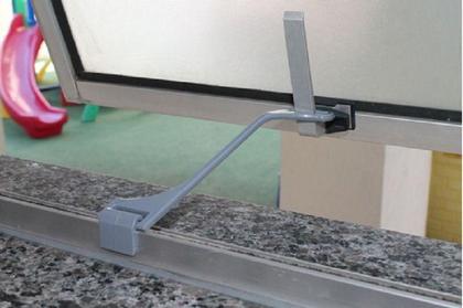 Imagem de Trava Limitador de Abertura 13cm para Janela MaximAr e Basculante  ABS com Proteção UV