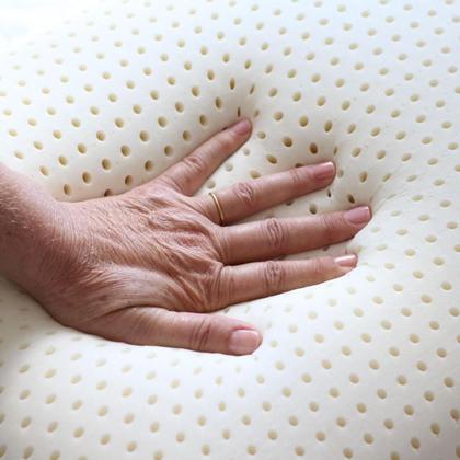 Imagem de Travesseiro de Látex 50x70cm Algodão Percal 230 fios Basic Soft Dunlopillo