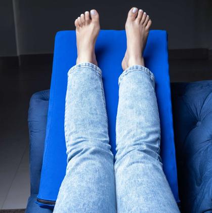 Imagem de Travesseiro Triangular Anatômico Casca De Ovo Sem Capa Apoio Encosto Costa Leitura Antirefluxo