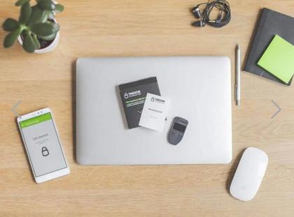 Imagem de Trezor one white Hardware Wallet Bitcoin Altcoins carteira para criptomoedas Lacrada