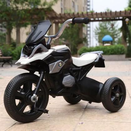Imagem de Triciclo Infantil Passeio com Pedal 3 Rodas Brinquedo com Música e Som