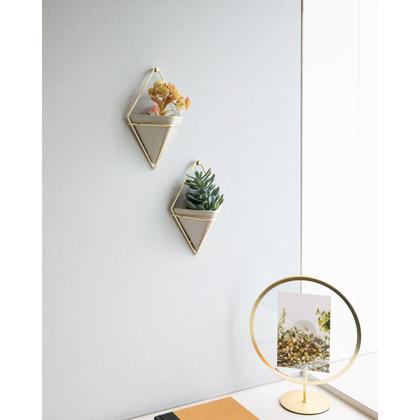 Imagem de TRIGG CONJUNTO COM 2 VASINHOS DE PAREDE CINZA e DOURADO