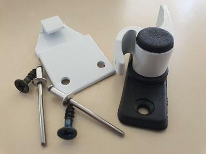 Imagem de Trinco Fecho 751 Japones Meia Lua Janela Aluminio Branco 1pç