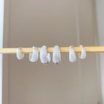 Imagem de Trio Argolinha Gota Detalhes Prata Delicada Feminina Banhada