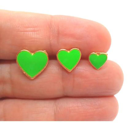 Imagem de Trio brinco resinado neon coração verde folheado semijoia