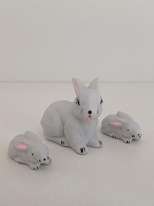 Imagem de Trio de Coelhos Lebre de porcelana miniaturas enfeite