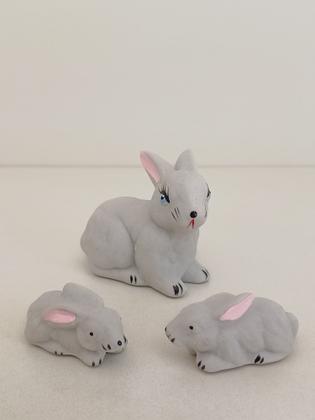Imagem de Trio de Coelhos Lebre de porcelana miniaturas enfeite