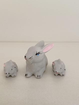 Imagem de Trio de Coelhos Lebre de porcelana miniaturas enfeite