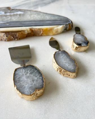 Imagem de Trio de Facas de Queijo com cabo de Pedra banhada a Ouro