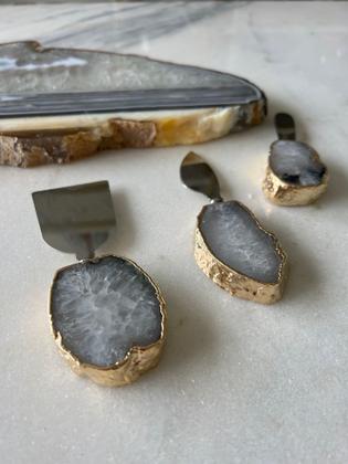Imagem de Trio de Facas de Queijo com cabo de Pedra banhada a Ouro
