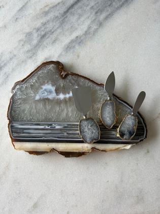 Imagem de Trio de Facas de Queijo com cabo de Pedra banhada a Ouro