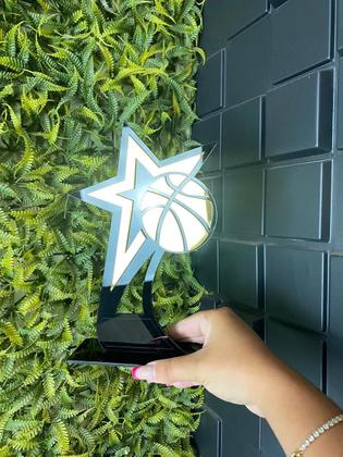 Imagem de Troféu Basquete Acrílico Preto E Dourado 14x22 C/base Preta