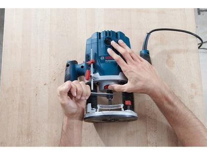 Imagem de Tupia Manual Coluna Bosch 1300w Gof 130 Com Pinça 8mm 110v