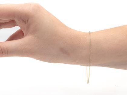 Imagem de Uma Argola Pulseira Bracelete Ouro 18k