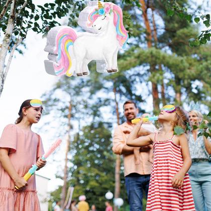 Imagem de Unicórnio pequeno Piñata Harrycle com bastão e olhos vendados para meninas