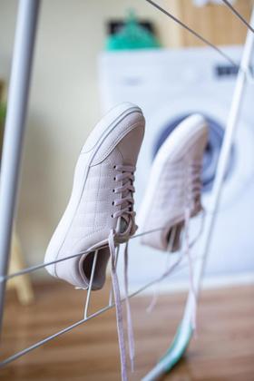 Imagem de Varal de chão grande e resistente em aço atenas branco com 135cm dobravel com regulagem de altura nas abas