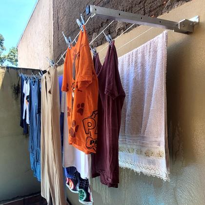 Imagem de Varal de Parede Retrátil em Aluminio Com Kit Instação Suporta até 80kg