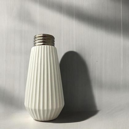 Imagem de Vaso de Cerâmica Branco 23cm Canelado Decorativo Sala Mesa 