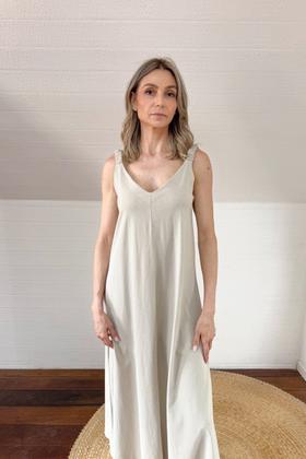 Imagem de Vestido Bege De Malha Penteada Sustentável Peletizada Com Cinto