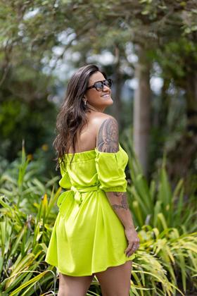 Imagem de Vestido curto de linho feminino com faixa 