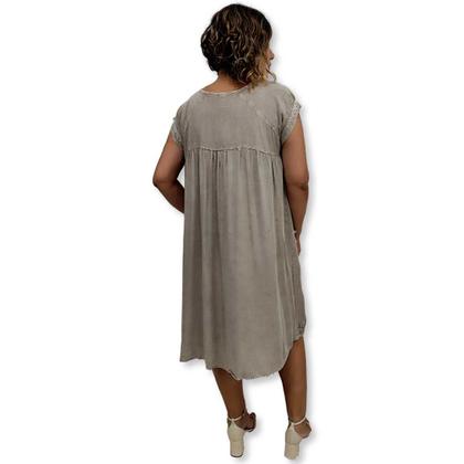 Imagem de Vestido Curto Indiano com Bolso, Botões e Bordado Plus Size