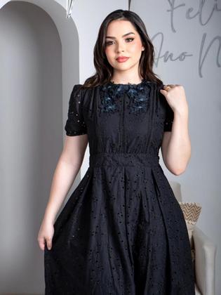 Imagem de Vestido Elegante Bordado de Festa Casamento Convidada com Manga Curta