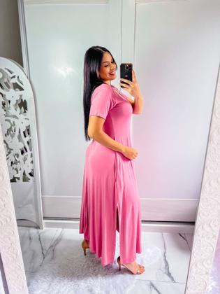 Imagem de vestido gola V com bolço e fenda lateral