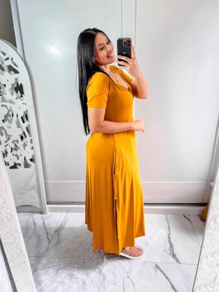 Imagem de vestido gola V com bolço e fenda lateral