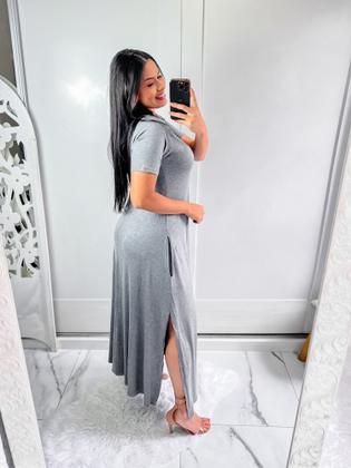 Imagem de vestido gola V com bolço e fenda lateral