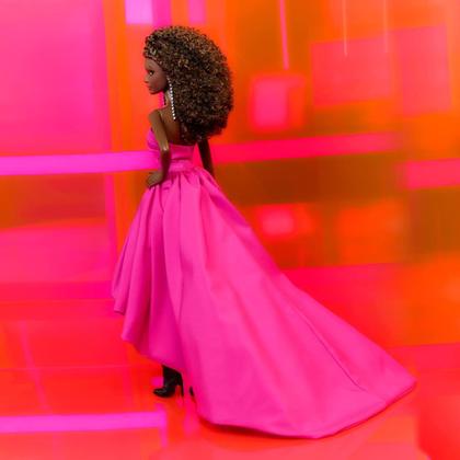 Imagem de Vestido longo Doll Barbie Fuchsia em tafetá, brinquedo adulto HBX96
