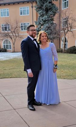 Imagem de Vestido Loyeloy Mother of Bride de renda longa com miçangas em chiffon evasê