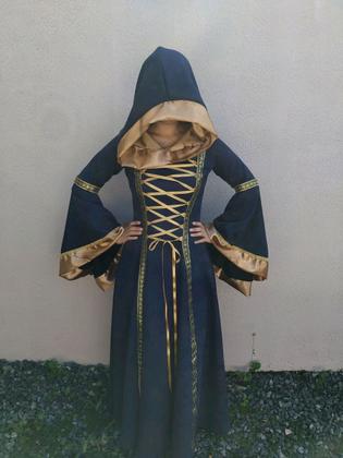Imagem de Vestido medieval donzela Luxuoso com capuz Suede e cetim dourado