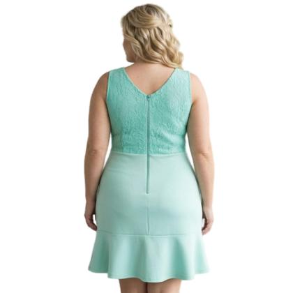 Imagem de Vestido Midi Plus Size em Malha Crepe Forrado com Renda  Elegante, Confortável e Sofisticado
