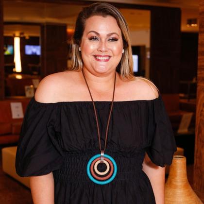 Imagem de Vestido Ombro A Ombro Plus Size Com Detalhe De Lastex