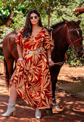 Imagem de Vestido Plus Size Estampado Decote V Marrom
